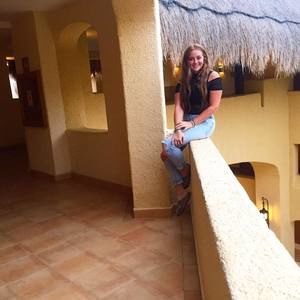 Meet your Posher, Danielle